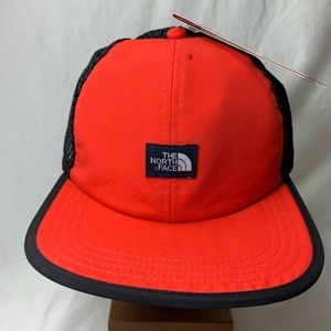 NWT The North Face Red Hat Snapback 🔥